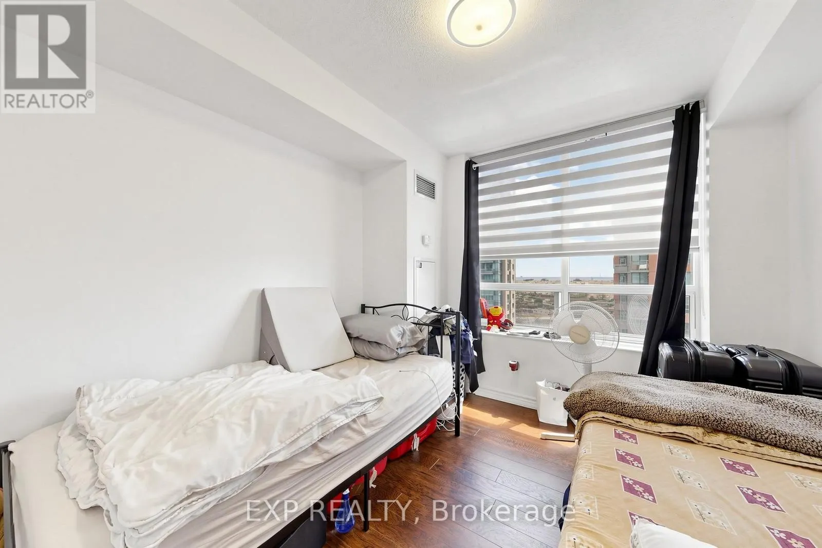 #1428 - 5233 DUNDAS STREET W