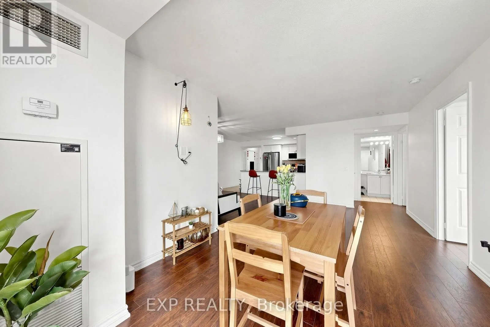 #1428 - 5233 DUNDAS STREET W