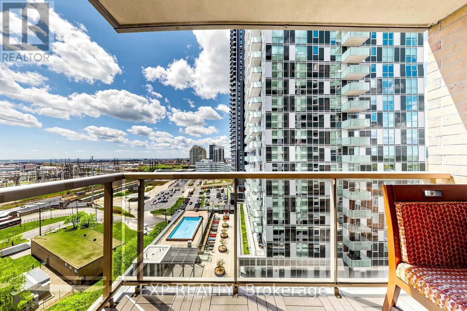 #1428 - 5233 DUNDAS STREET W