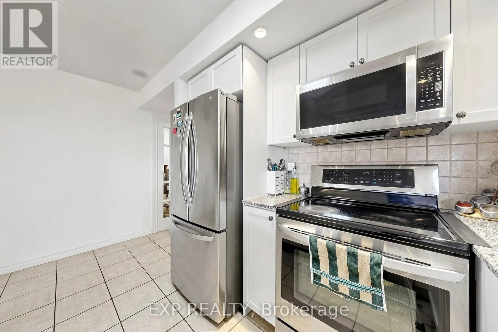 #1428 - 5233 DUNDAS STREET W
