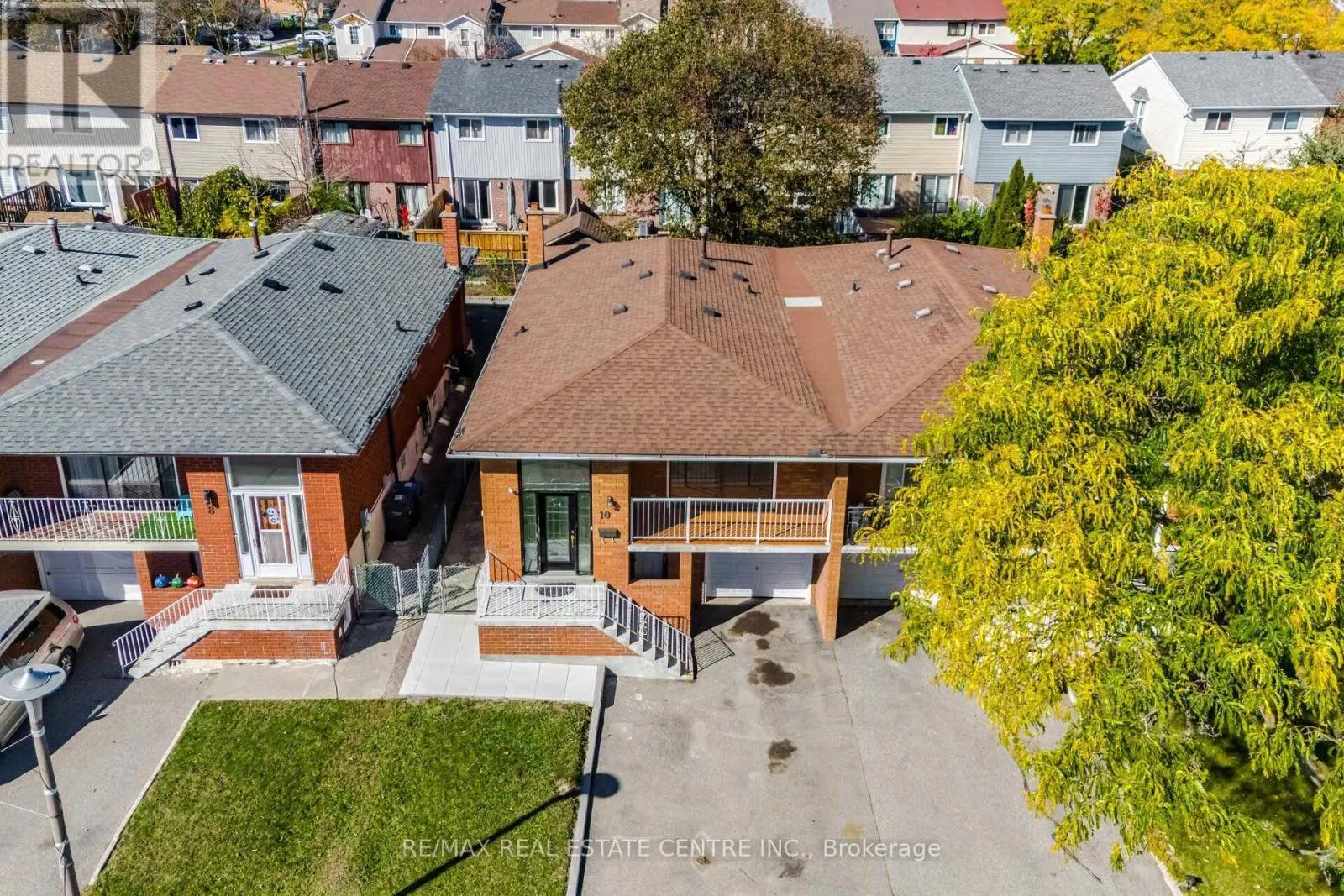 10 MAJOR OAKS DRIVE