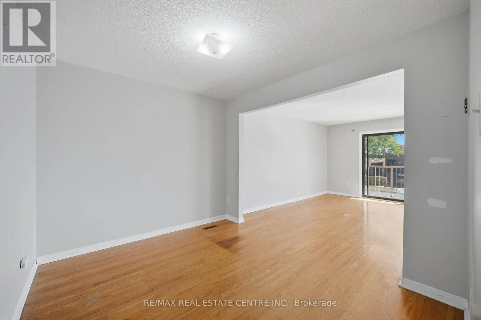 10 MAJOR OAKS DRIVE