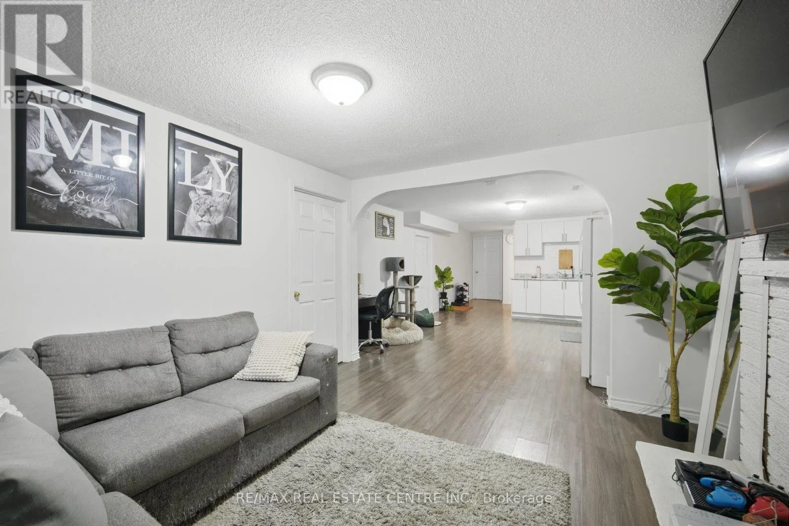 10 MAJOR OAKS DRIVE