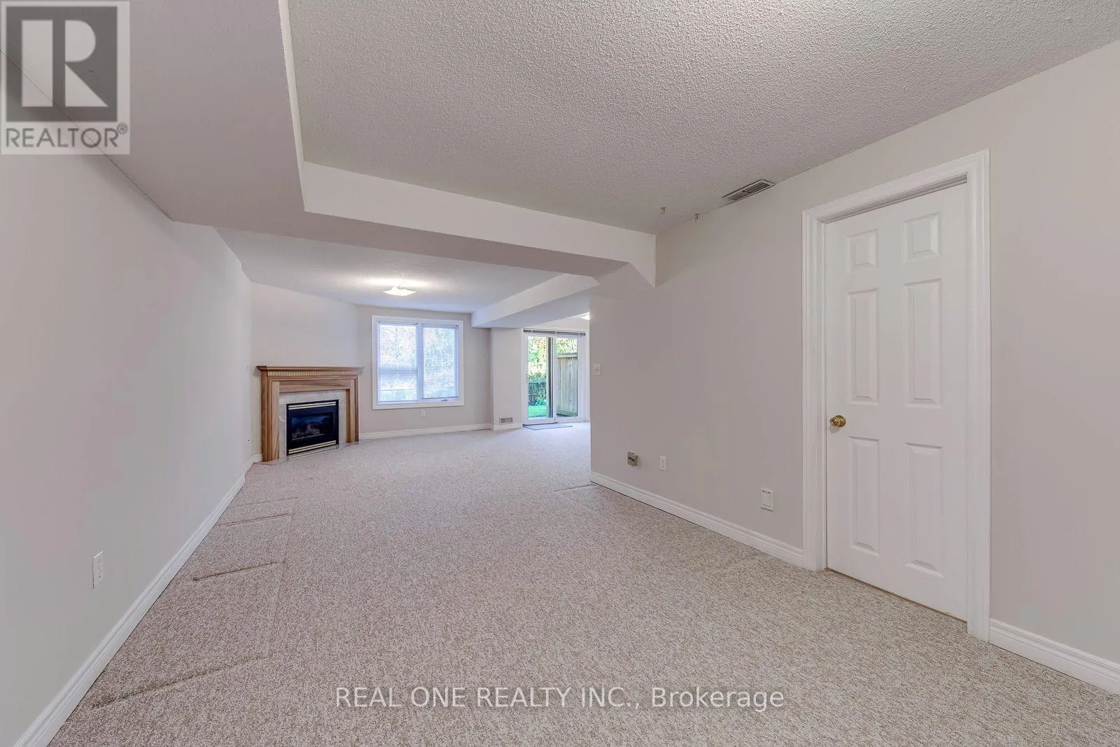 68 - 2250 ROCKINGHAM DRIVE