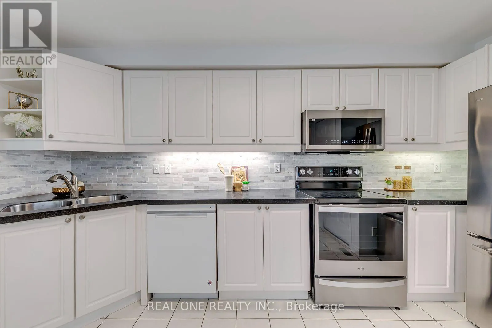 68 - 2250 ROCKINGHAM DRIVE