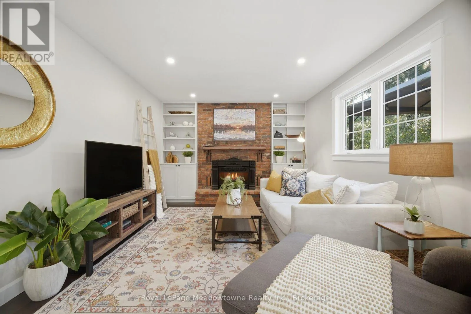 322 KINGSWAY PLACE