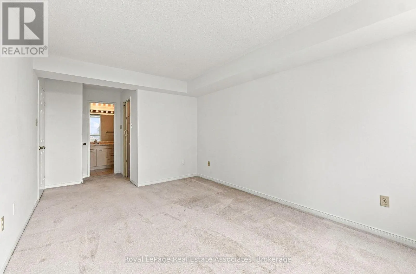 808 - 350 RATHBURN ROAD W
