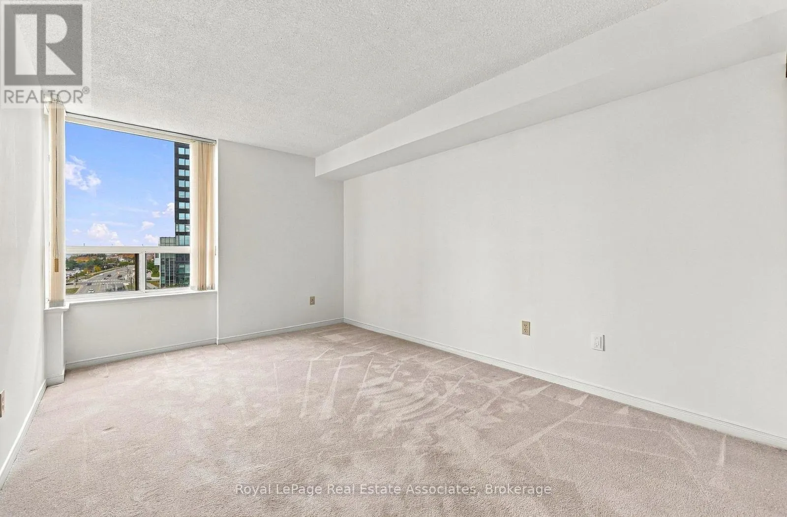 808 - 350 RATHBURN ROAD W