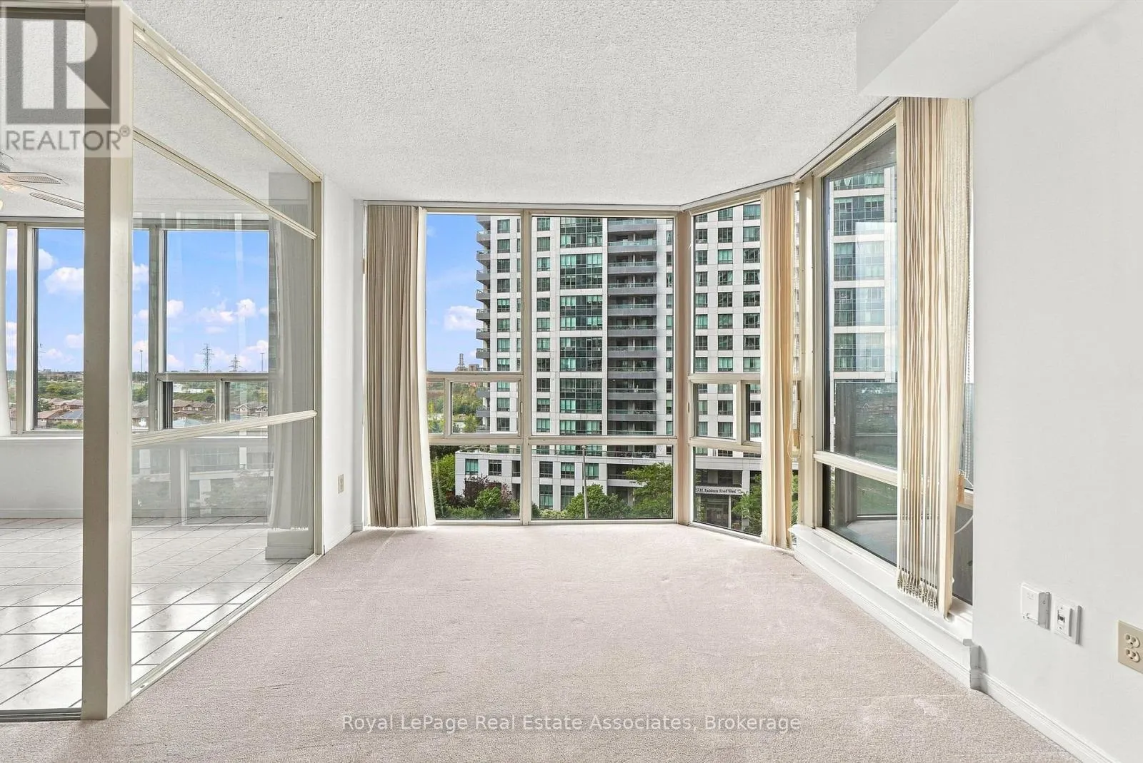 808 - 350 RATHBURN ROAD W