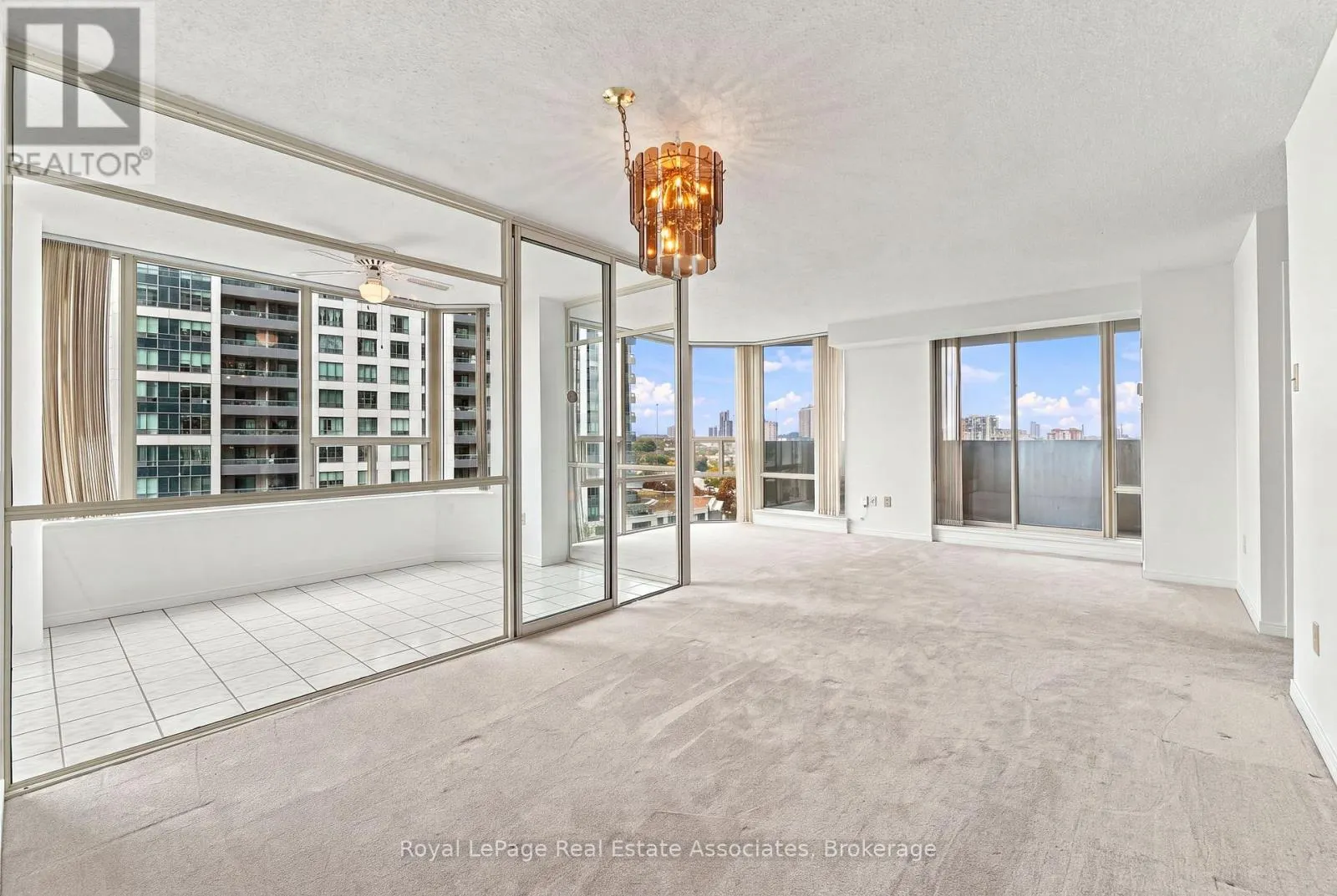 808 - 350 RATHBURN ROAD W