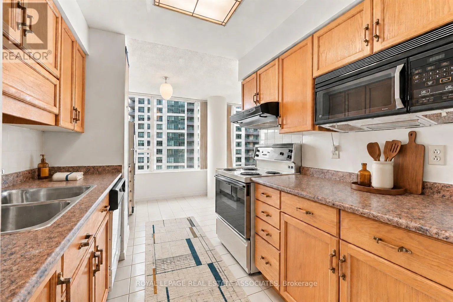 808 - 350 RATHBURN ROAD W