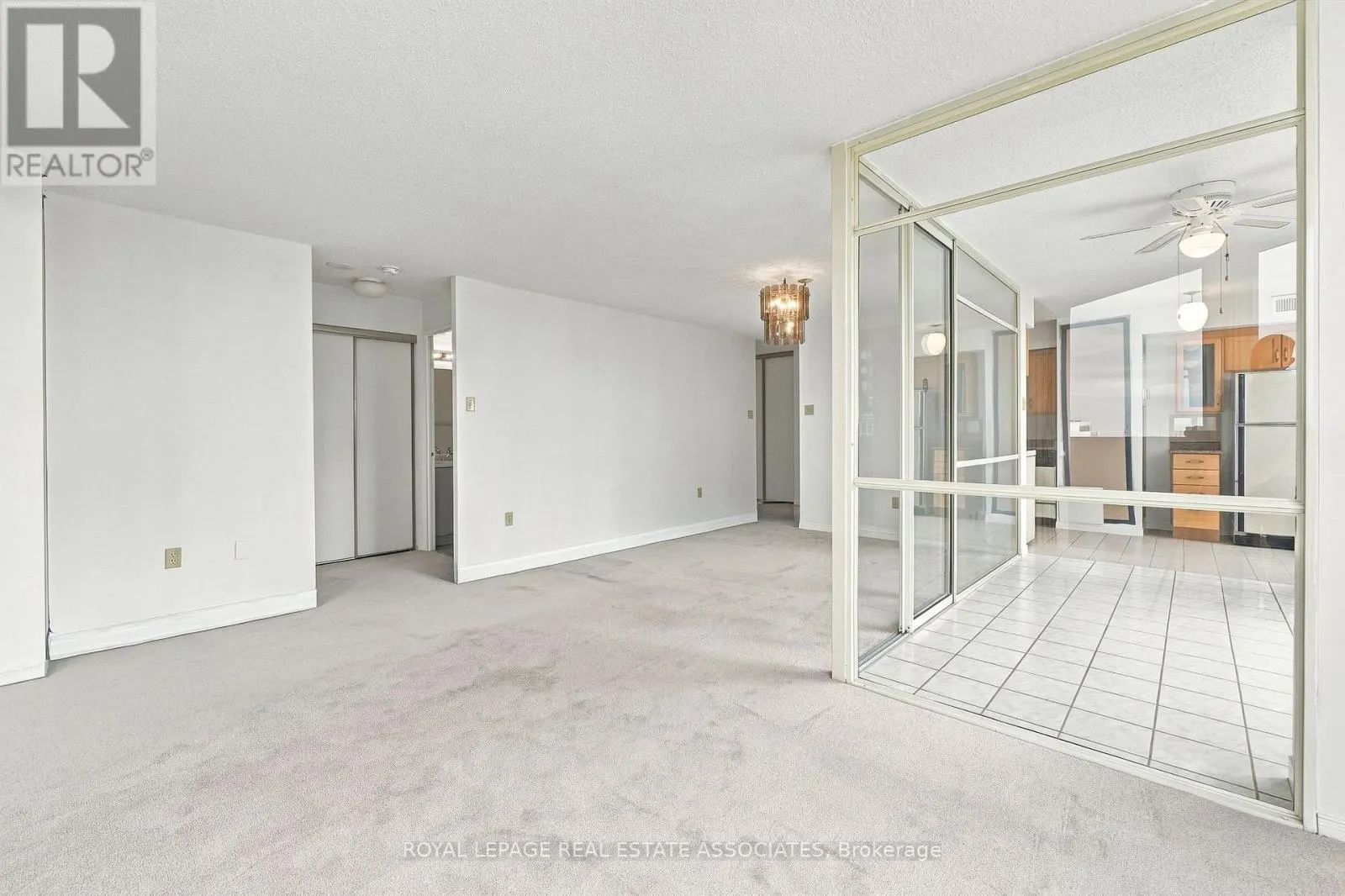 808 - 350 RATHBURN ROAD W