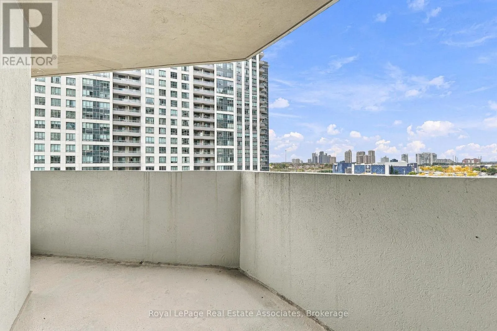 808 - 350 RATHBURN ROAD W
