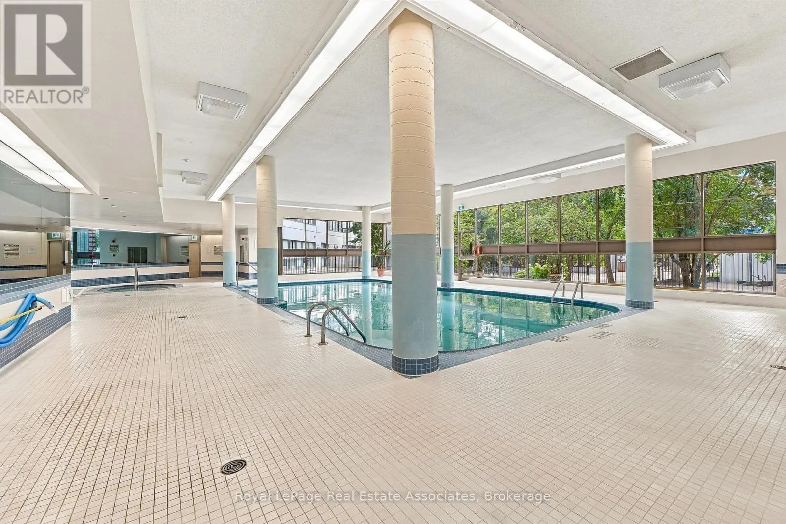 808 - 350 RATHBURN ROAD W