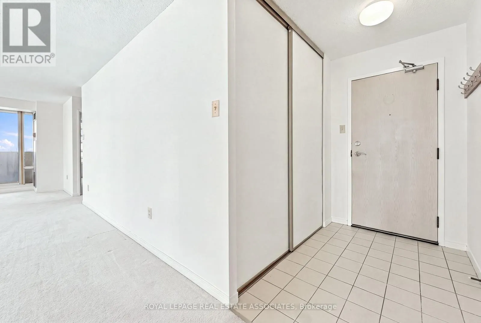 808 - 350 RATHBURN ROAD W