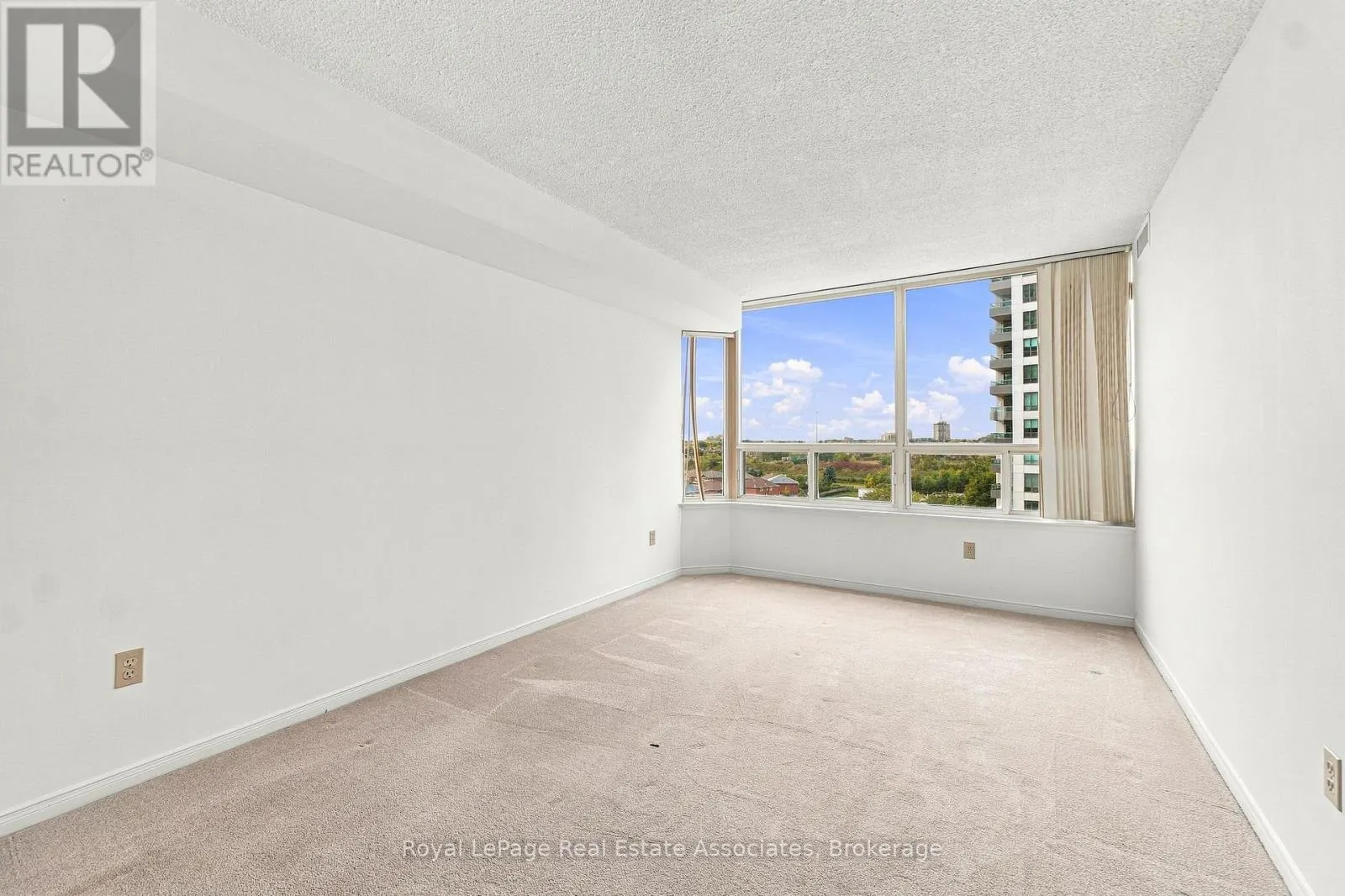 808 - 350 RATHBURN ROAD W