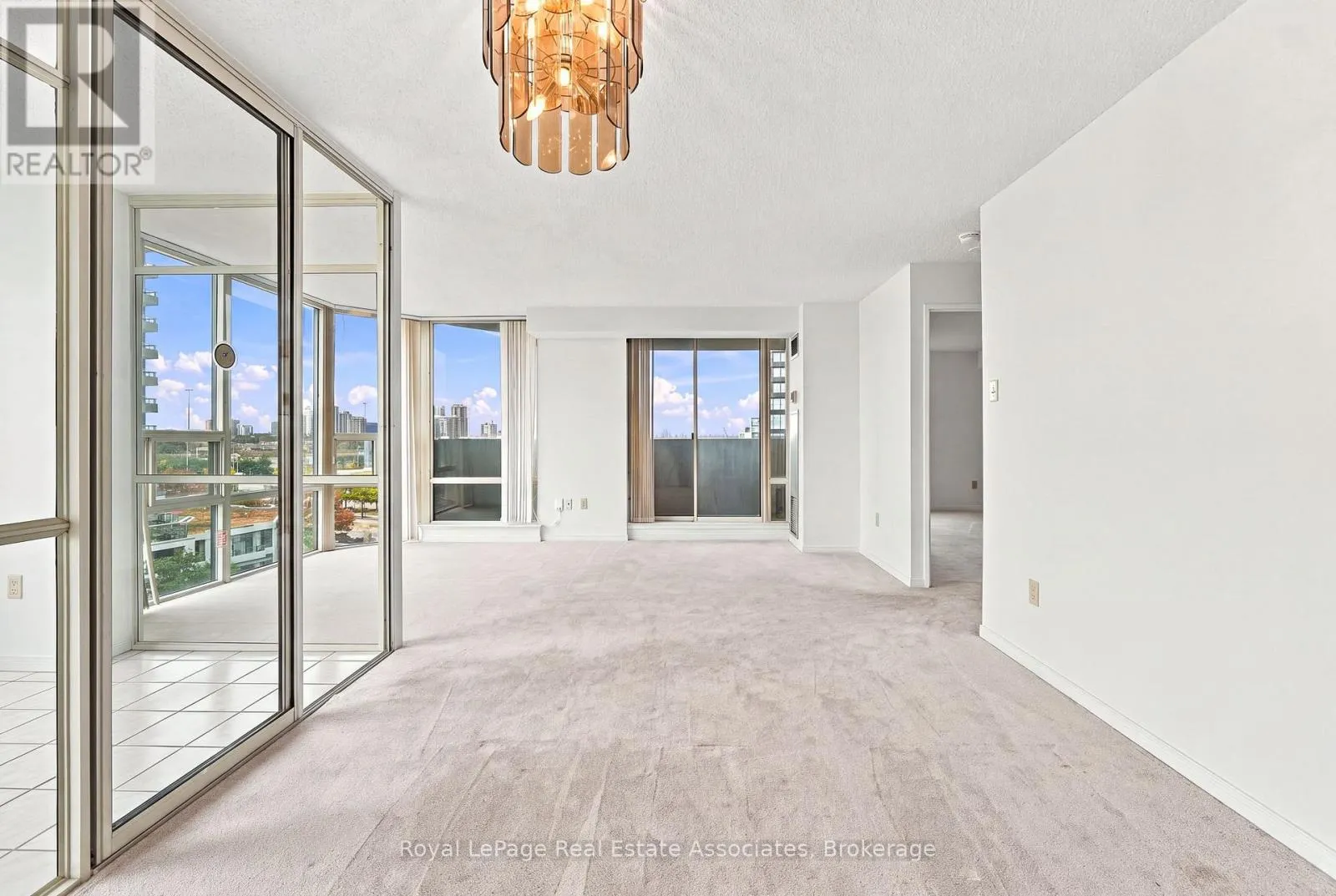 808 - 350 RATHBURN ROAD W
