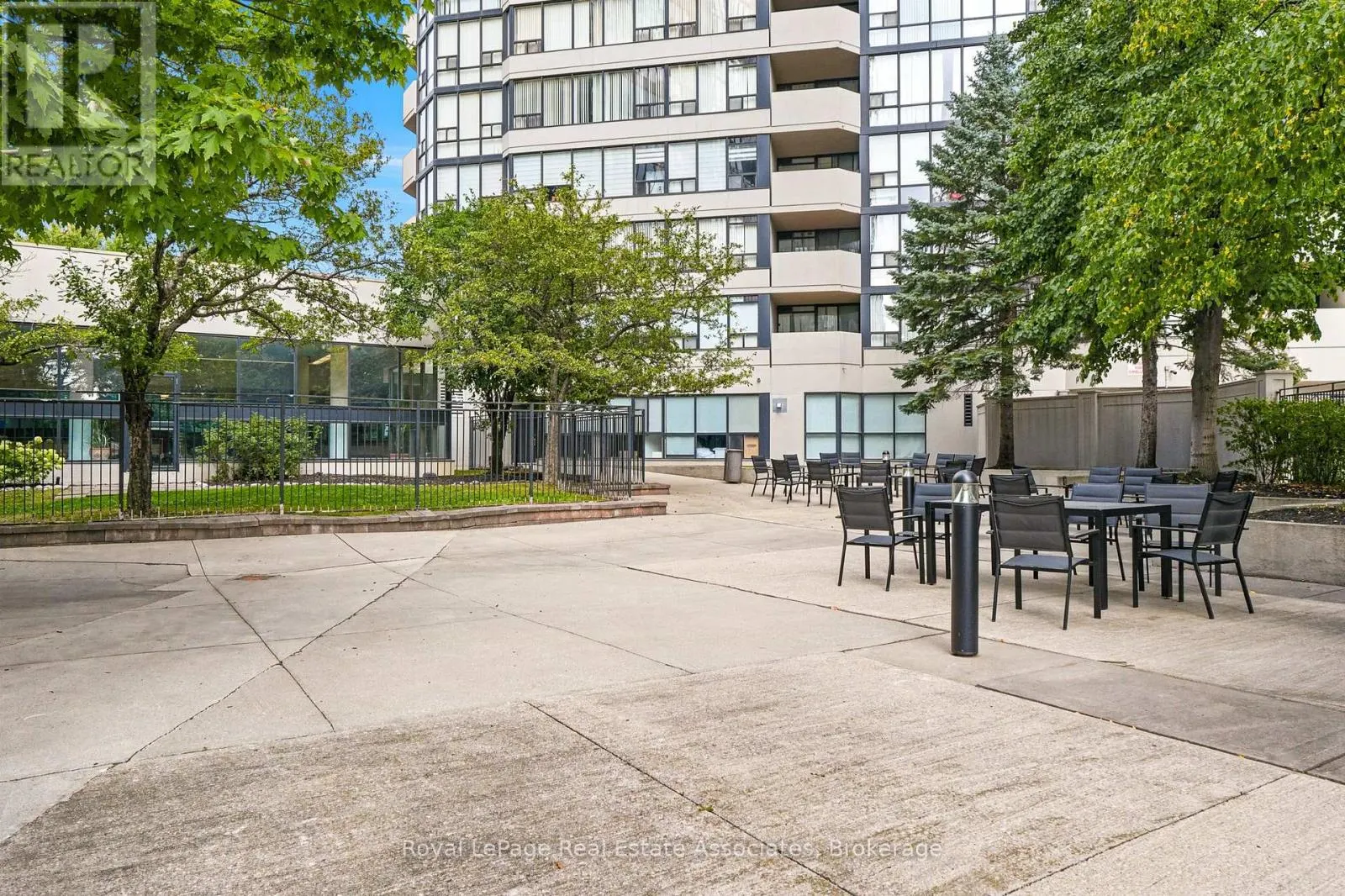 808 - 350 RATHBURN ROAD W