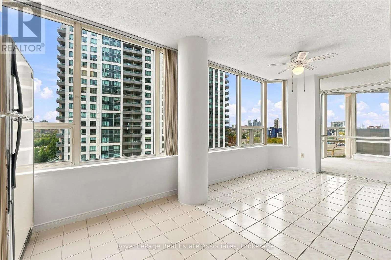 808 - 350 RATHBURN ROAD W