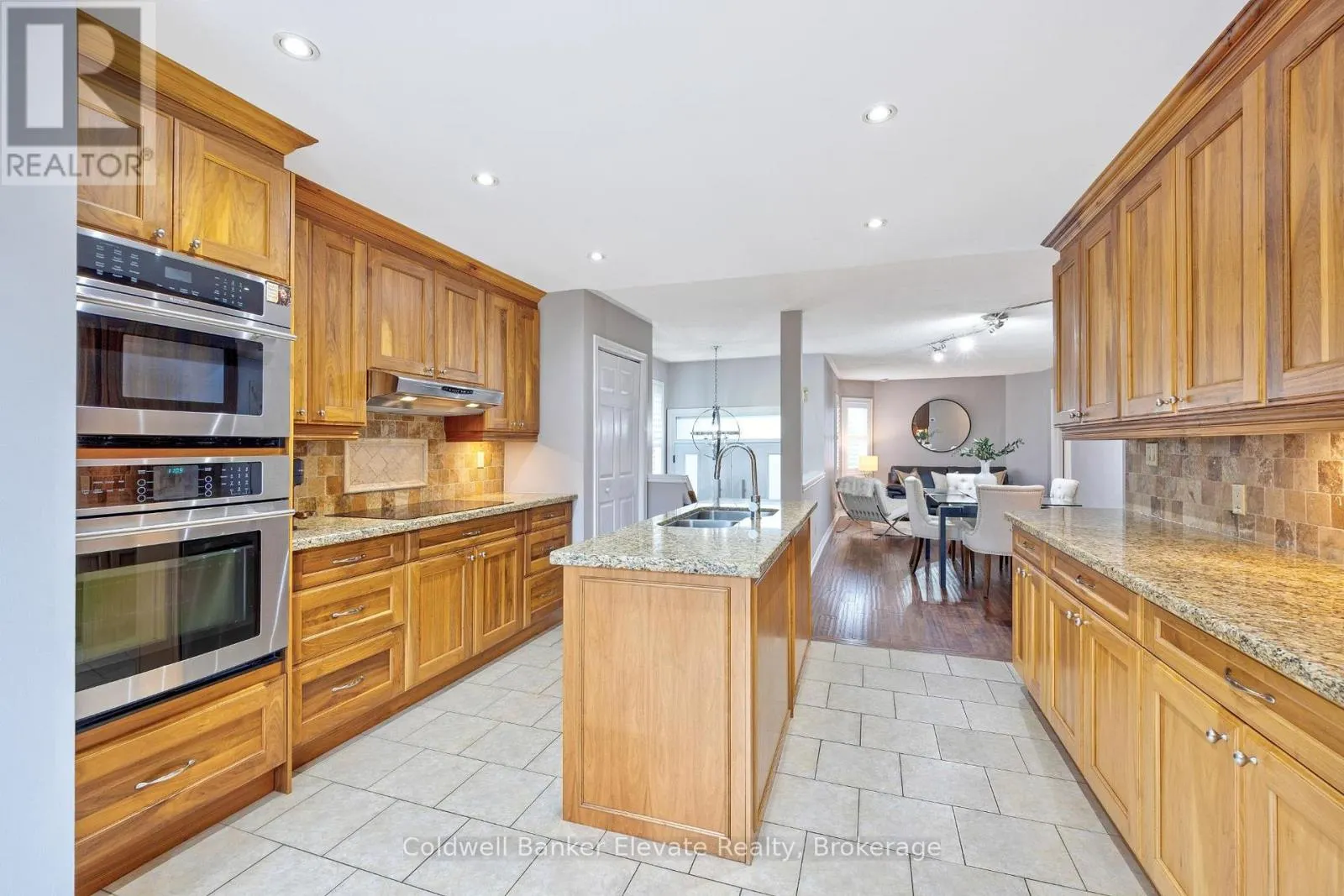 20 RUDDELL CRESCENT