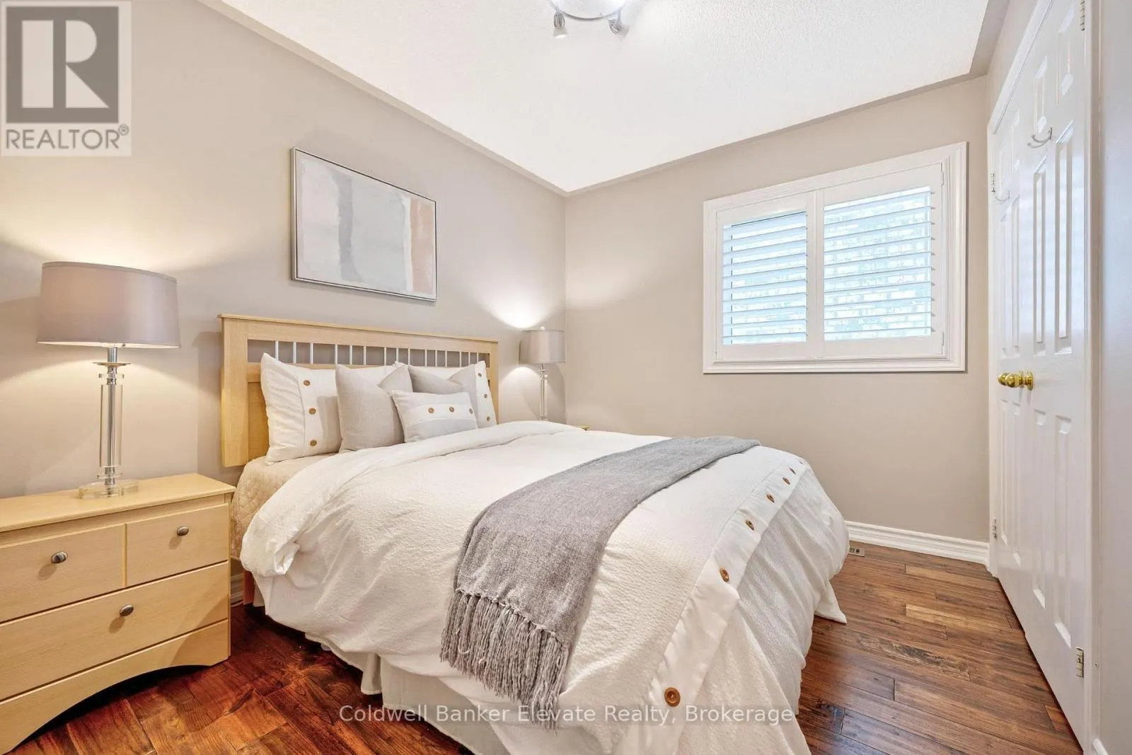 20 RUDDELL CRESCENT