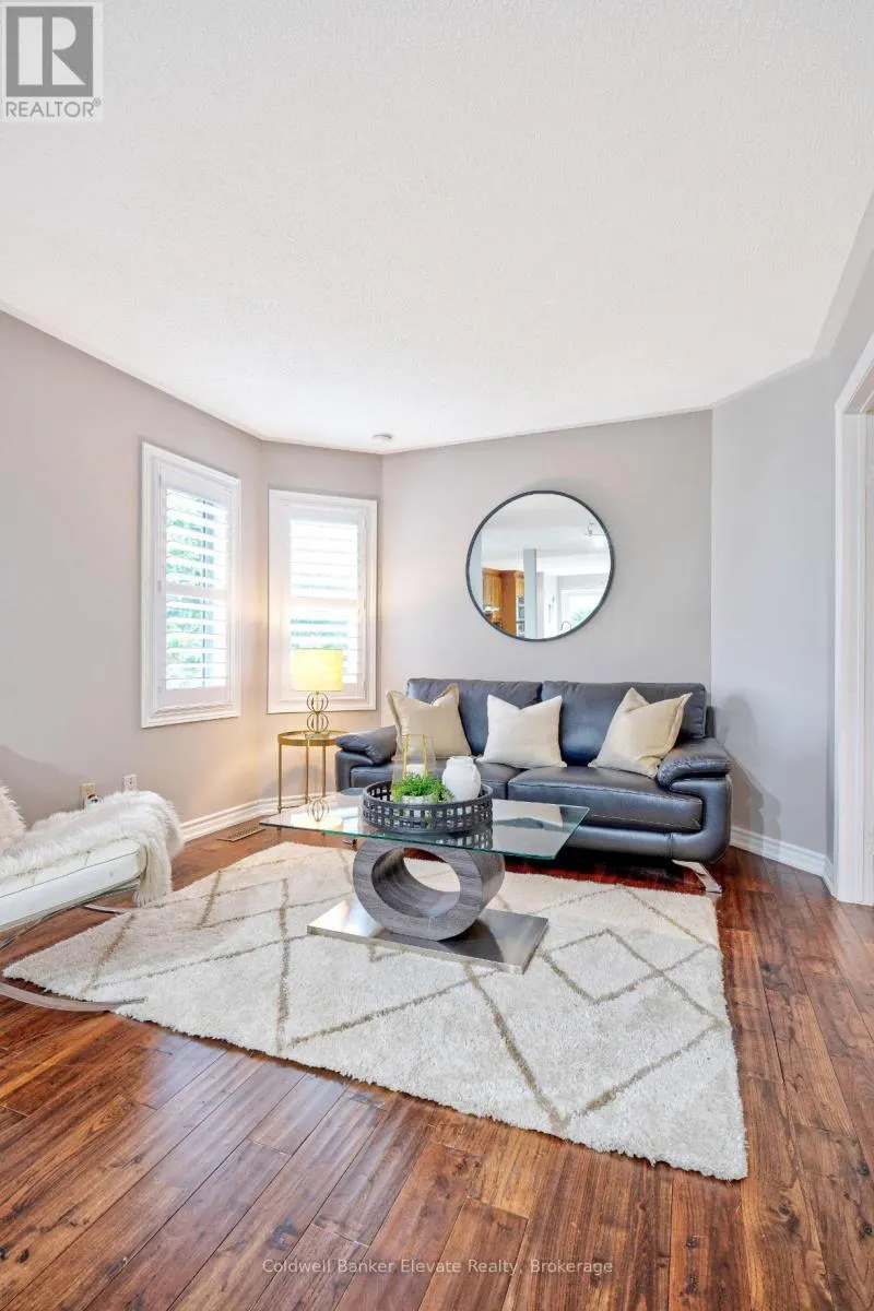 20 RUDDELL CRESCENT