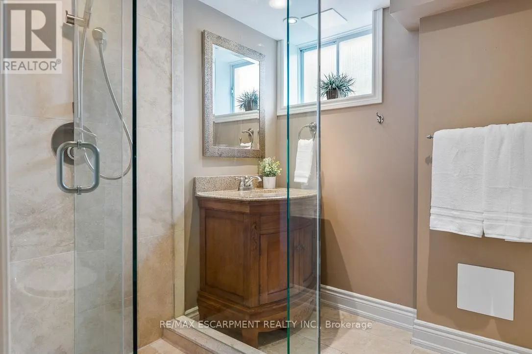 996 CRESTHAMPTON LANE