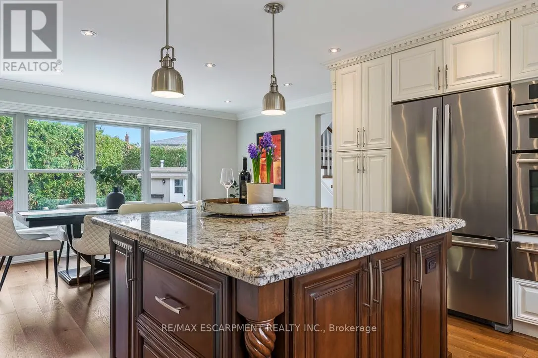 996 CRESTHAMPTON LANE