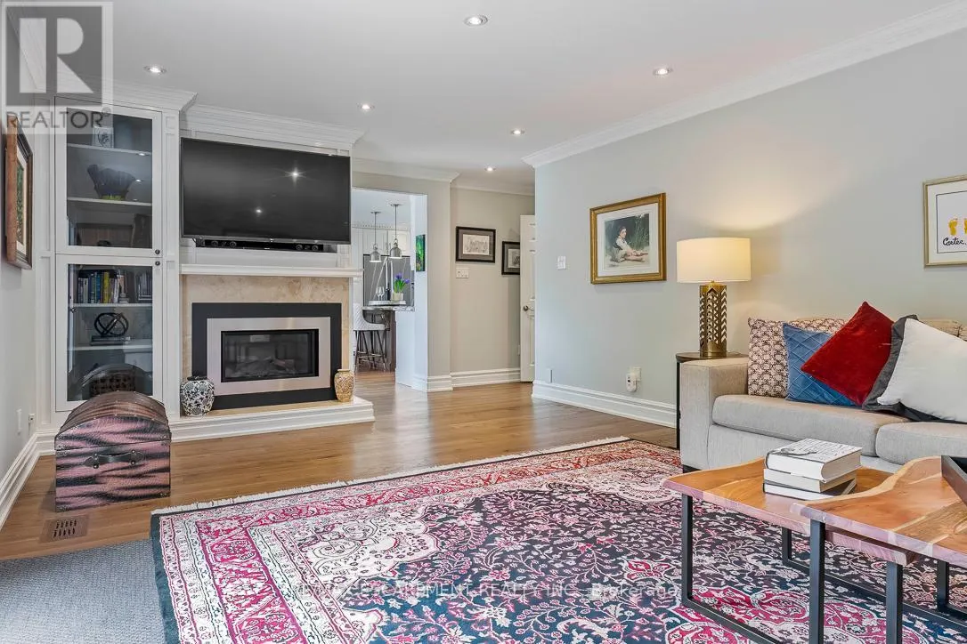996 CRESTHAMPTON LANE