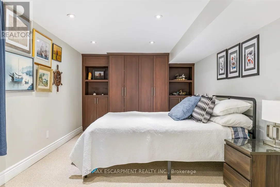 996 CRESTHAMPTON LANE