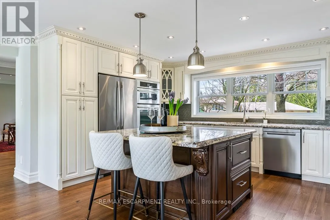 996 CRESTHAMPTON LANE