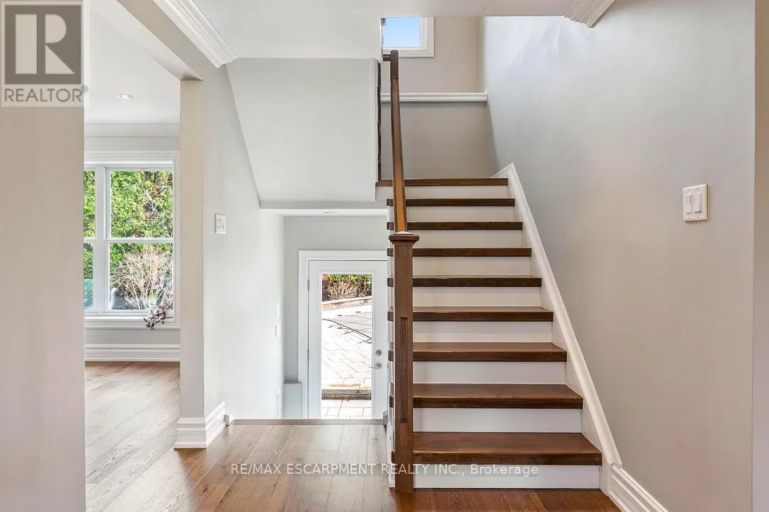 996 CRESTHAMPTON LANE
