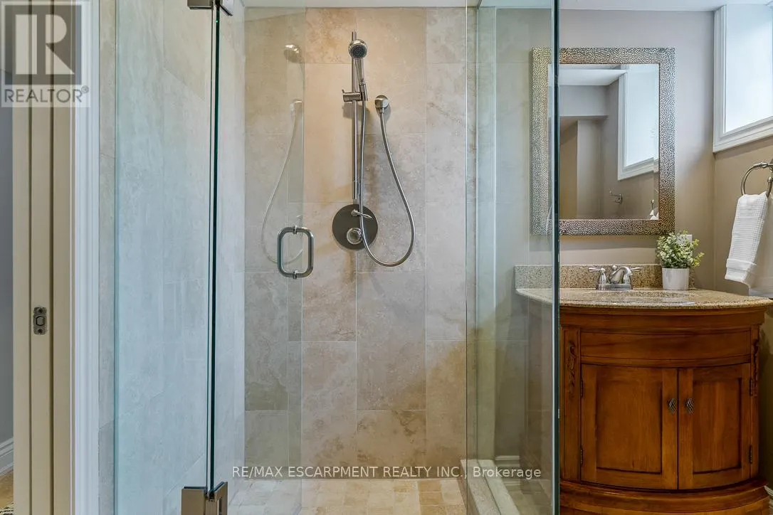 996 CRESTHAMPTON LANE