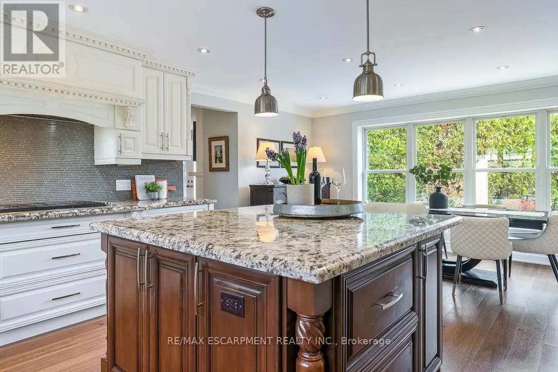 996 CRESTHAMPTON LANE