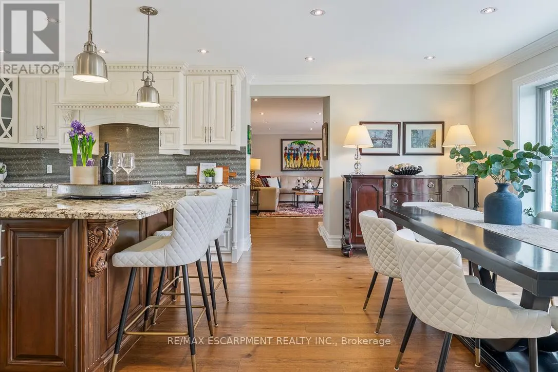996 CRESTHAMPTON LANE