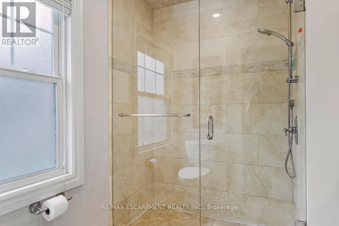996 CRESTHAMPTON LANE