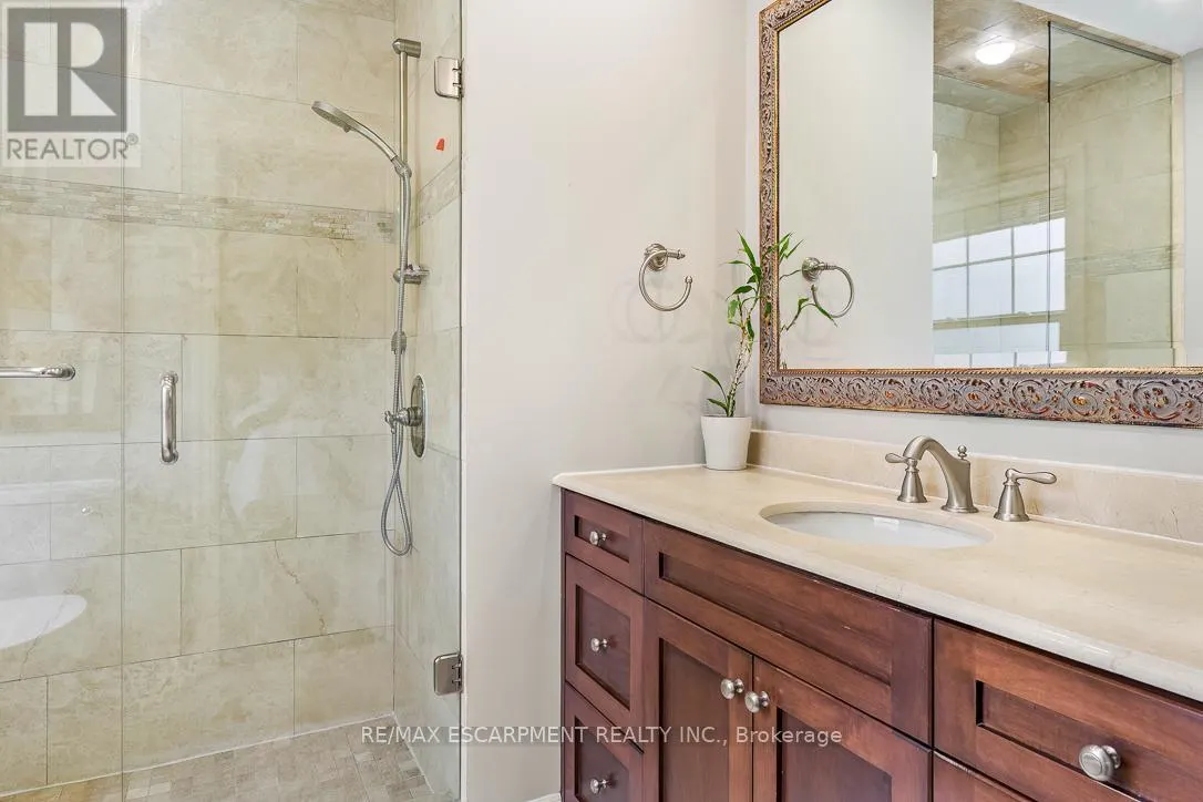 996 CRESTHAMPTON LANE