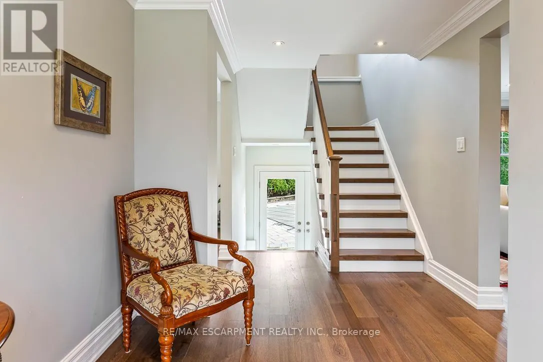 996 CRESTHAMPTON LANE