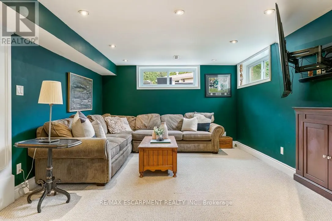 996 CRESTHAMPTON LANE