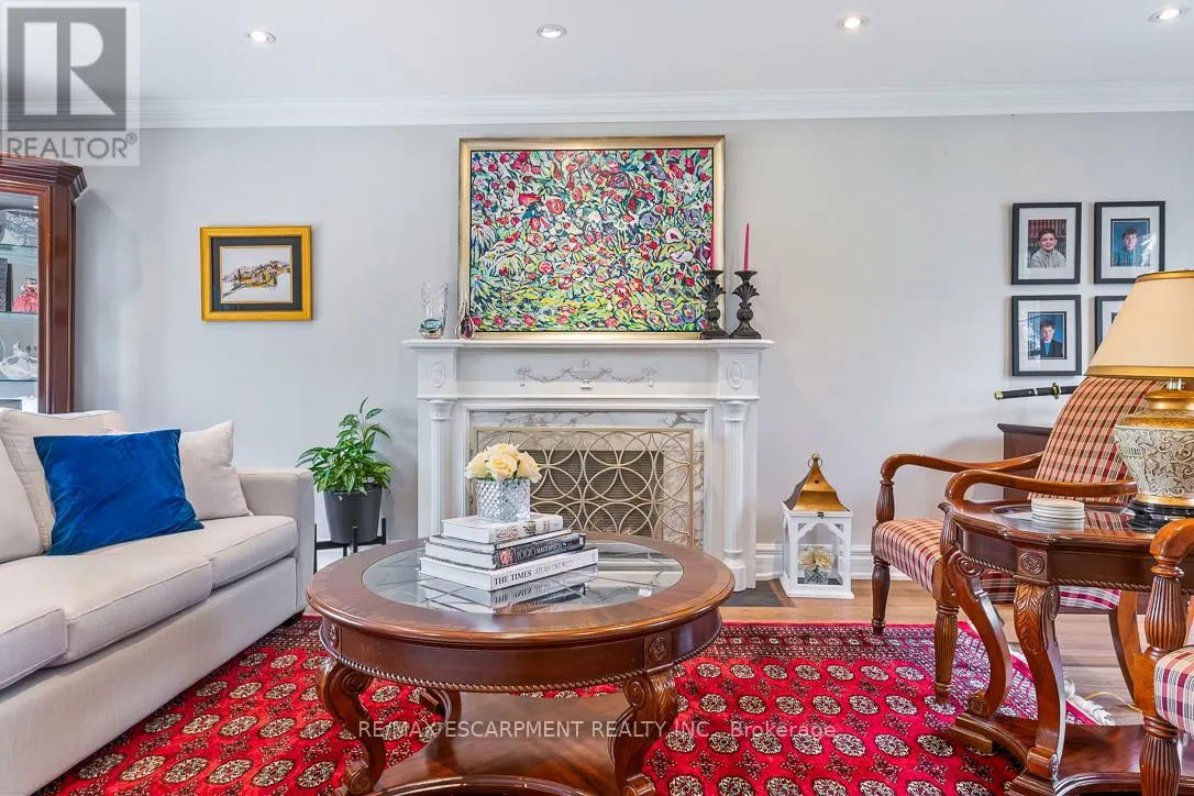 996 CRESTHAMPTON LANE