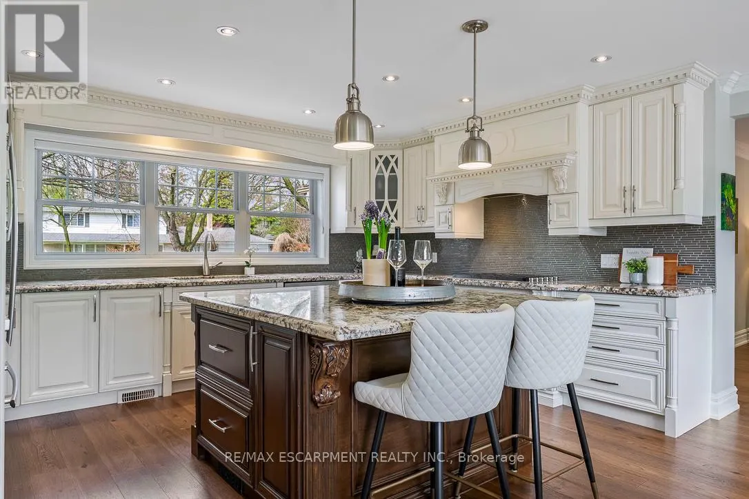 996 CRESTHAMPTON LANE