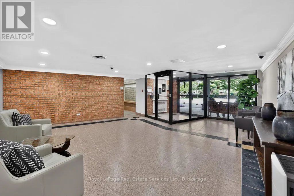1105 - 1240 MARLBOROUGH COURT #1105