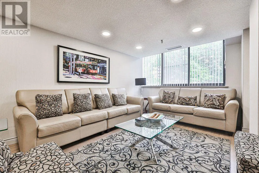 1105 - 1240 MARLBOROUGH COURT #1105