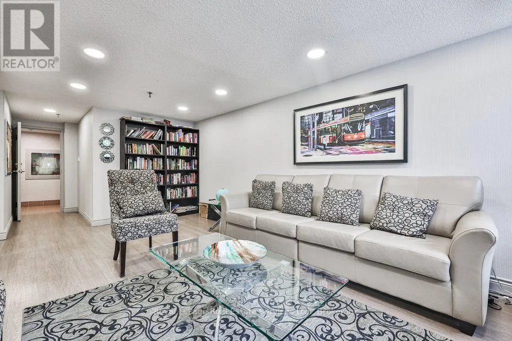 1105 - 1240 MARLBOROUGH COURT #1105