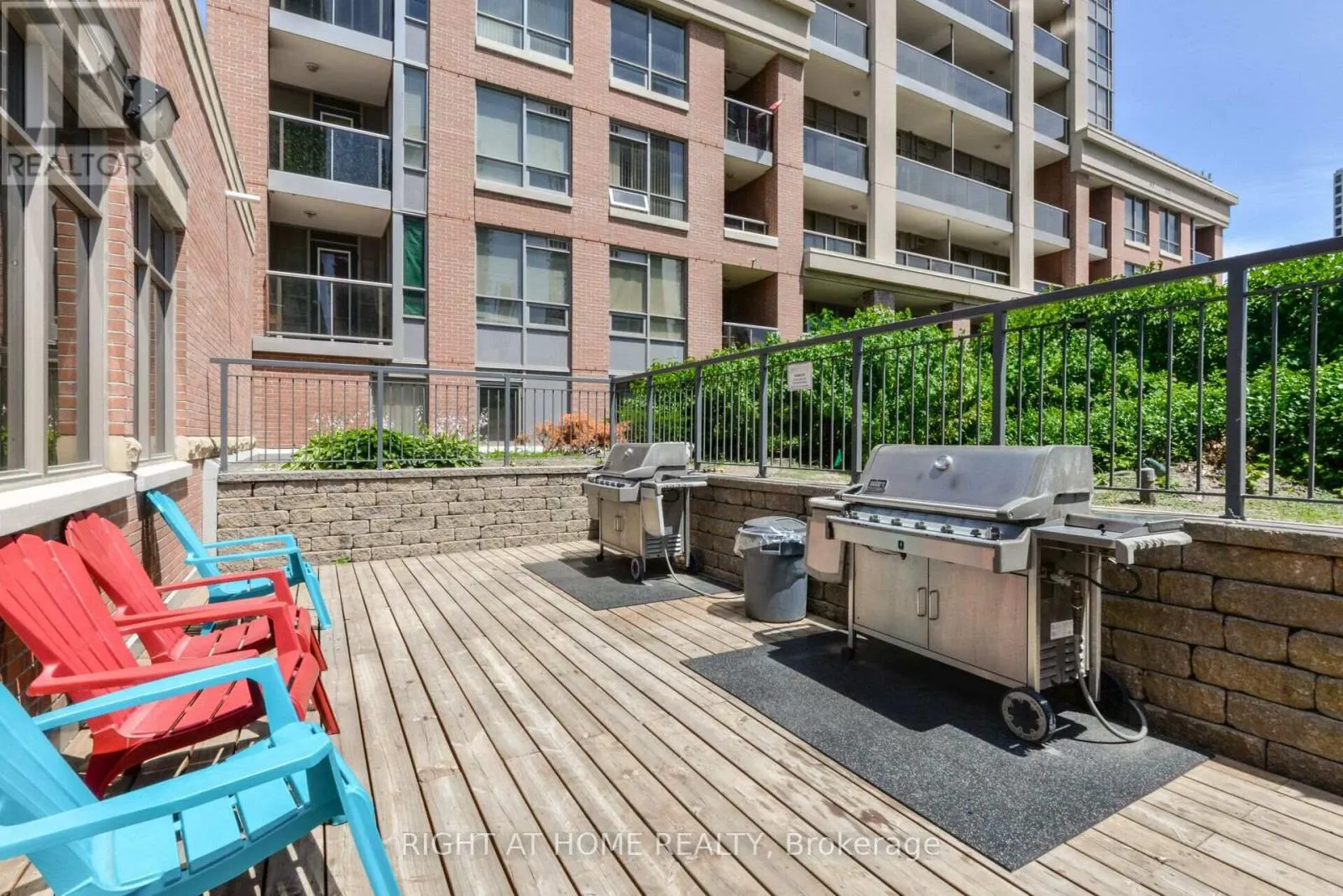 2109 - 4090 LIVING ARTS DRIVE