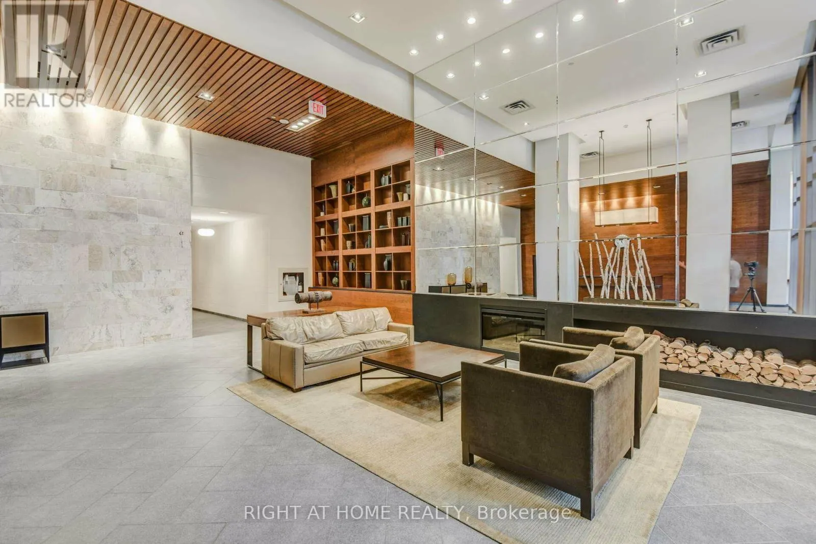 2109 - 4090 LIVING ARTS DRIVE