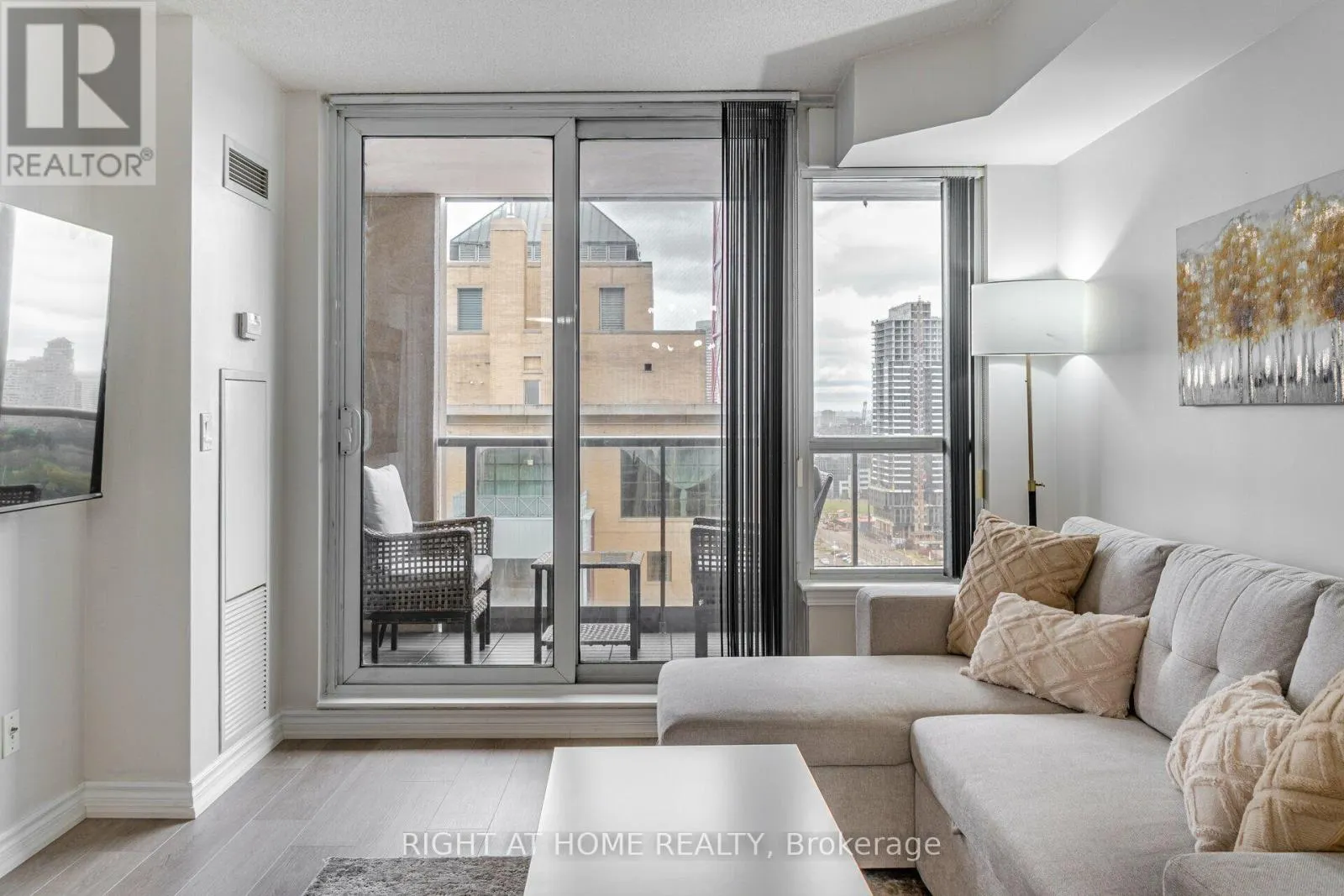 2109 - 4090 LIVING ARTS DRIVE