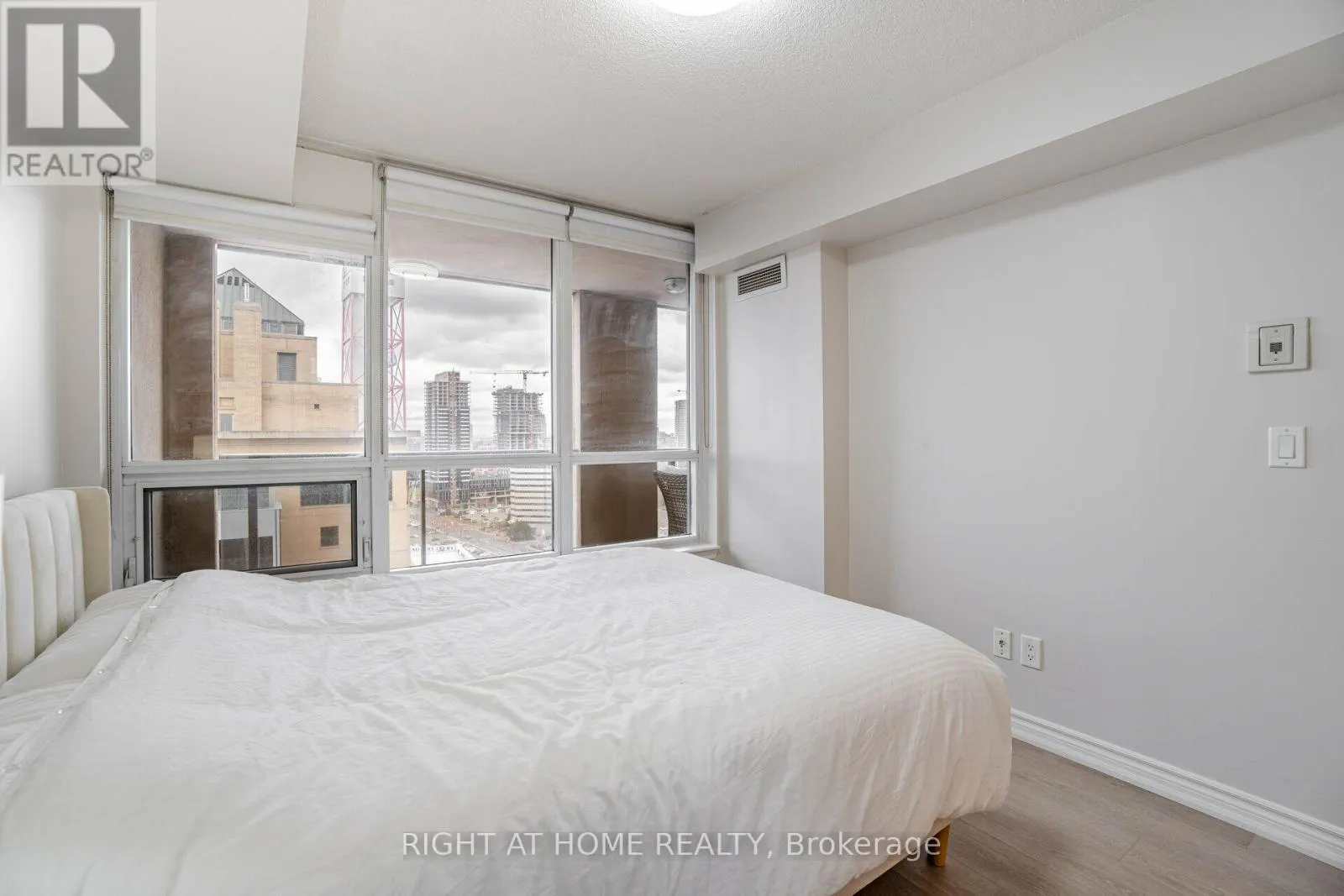2109 - 4090 LIVING ARTS DRIVE
