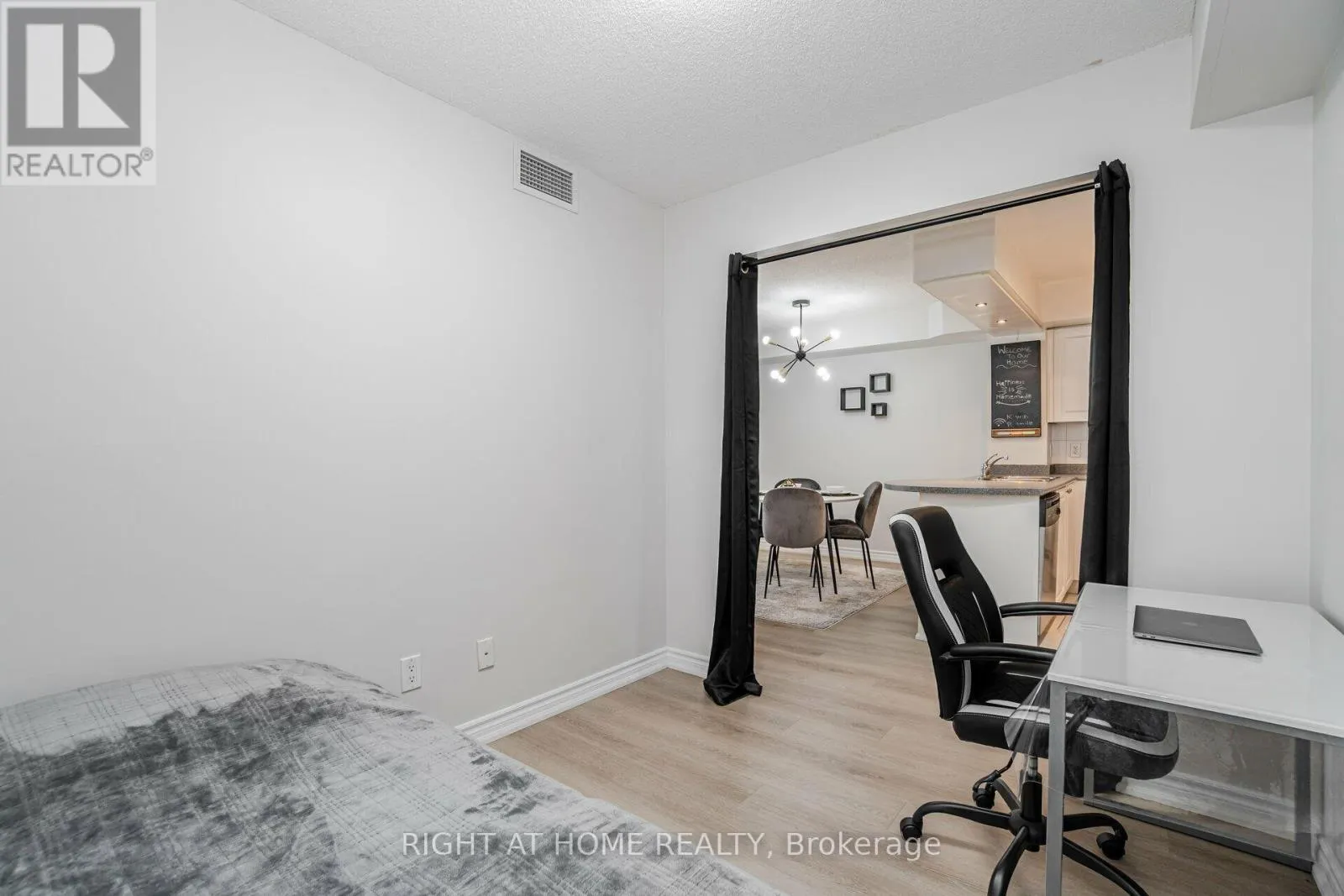 2109 - 4090 LIVING ARTS DRIVE