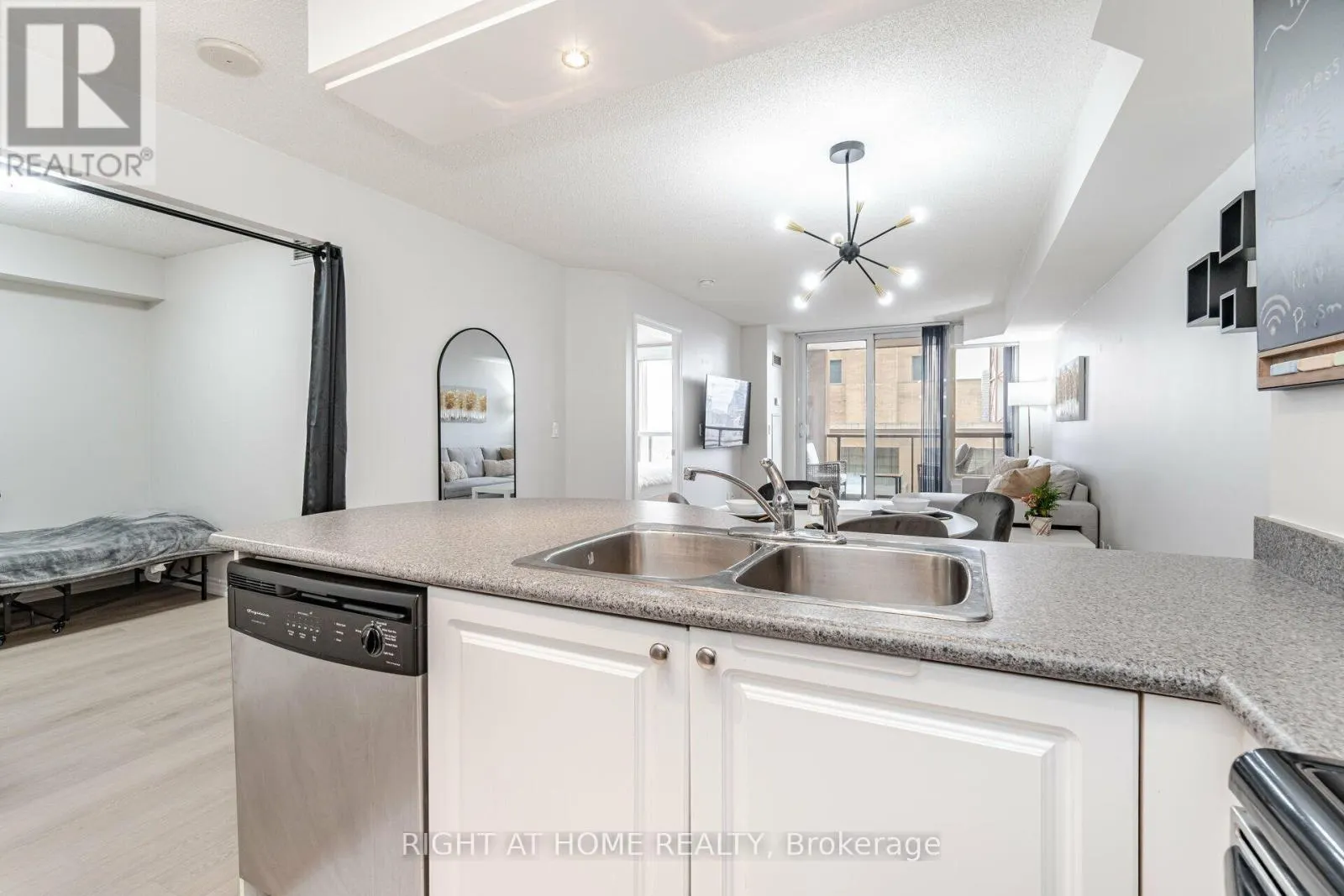 2109 - 4090 LIVING ARTS DRIVE